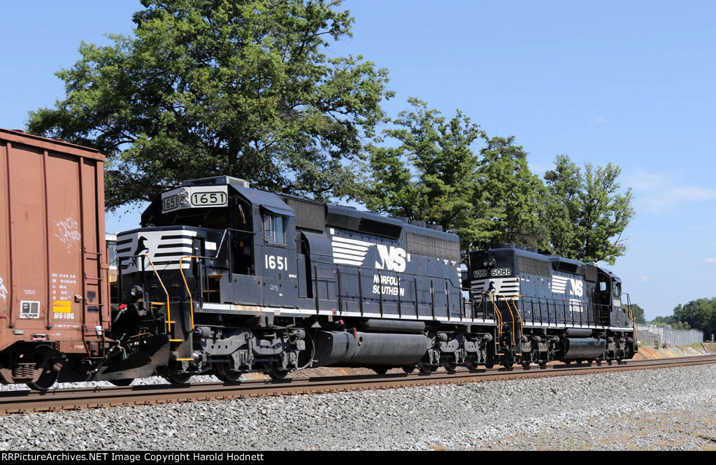 NS 6088 & 1651 lead train P94
